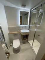 Self contained double bedroom with ensuite, private entrance, free parking , 5 min walk to beach - Chambres d'hôtes St Ives