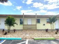 Pineapple Shores Retro Inn 2 - B&B Daytona Beach