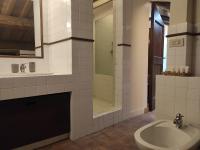 Doppelzimmer mit 2 Doppelbetten und Dusche