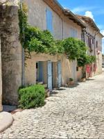 Maison dans la magnifique village de Montjoi - B&B