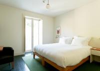 Camera Matrimoniale con Vista Giardino