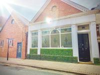 #20 Huge 2BR City Centre Apartment with Glass Ceiling Sleeps 6 Near Hull New Theatre - Chambres d'hôtes Kingston-upon-Hull