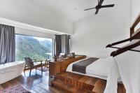 Signature Suite with Mountain View