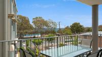 B&B Bongaree - Spectacular Unit Overlooking Pumicestone Passage - Welsby Pde, Bongaree - Bed and Breakfast Bongaree