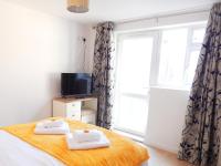 Modern, well located en-suite rooms with parking - Orbitat Accommodations - B&B Cambridge