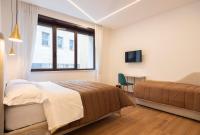 Dreibettzimmer mit Stadtblick