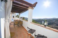 La Fuente APT6, Frigiliana Amazing 2 bedroom Family Apartment with views, Padel Court and 2 Pools HansOnHoliday Rentals - B&B Frigiliana