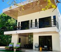 Casa Antema Tamarindo, maison luxe, piscine, jungle, yoga, gym - Bed and Breakfast