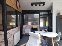 Petite maison type Loft en plein bourg d'Ambazac - Bed and Breakfast