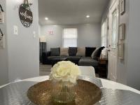Renovated guest house - B&B Hyattsville