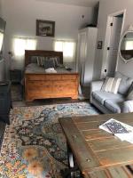 Downtown Yellowstone Bungalow - Bed and Breakfast