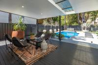 The Black Beach House - B&B Elizabeth Beach