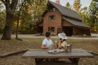 Lovers nest by Casa Oso with private hiking trails and pond - B&B