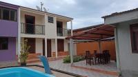 Casa com piscina em condomínio - B&B