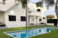 Modern Apartment with pool area - B&B