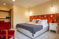 Kamer met Kingsize Bed en Uitzicht op het Zwembad