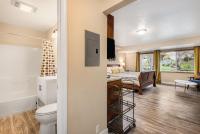 Riverfront Cottage - Pet Friendly