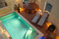 B&B Tal-Barmil - Narcisa - Luxury 3BR Traditional House with Pool, Cinema & Hot Tub - Bed and Breakfast Tal-Barmil