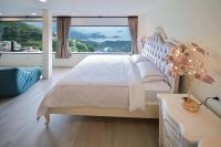 Zimmer mit Queensize-Bett und Meerblick