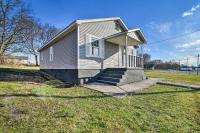 Walkable Hopkinsville Home with Yard! - B&B