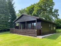 Birch Lodge 17 with Hot Tub - Chambres d’hôtes