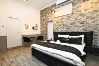 Studio with Spa Bath