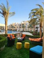 B&B Hurghada - Mangroovy - 2 BR Lindo Casa Blanca by the pool - Bed and Breakfast Hurghada