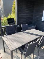 Quiet, centrally-located apartment, parking included - Chambres d’hôtes