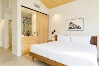 B&B Palm Springs - Blackhaus B10 by AvantStay Modern Room Pool - Bed and Breakfast Palm Springs