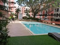 Condo Azur Suites E507 near Airport, Netflix, Stylish, Cozy with swimming pool - Chambres d'hôtes Lapu-Lapu City