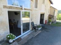 Chez "hygge en périgord", gîtes climatisés à la campagne avec piscine chauffée privatisée et balnéo en option ou déjà incluse- 1 gîte de 2 personnes, 1 jusqu'à 6 personnes et 1 jusqu'à 12 personnes - Chambres d'hôtes Léguillac-de-l'Auche