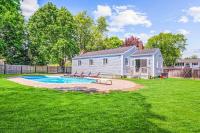 B&B Hampton Bays - Hamptons Family Getaway. Pool, mins to beach - Bed and Breakfast Hampton Bays