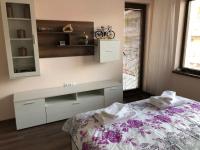 Valencia Gardens Purple Rose Apartment - B&B Nesebar