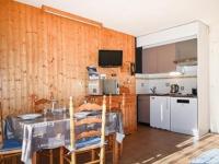 Studio confortable pour 4 pers. avec kitchenette et parking à Montgenèvre - FR-1-266-189 - B&B