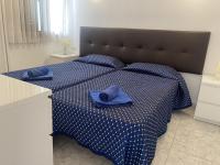 Self Catering, 1 bed Apartment, 13A2, Victoria Court 1, Los Cristianos, Tenerife - Chambres d'hôtes Arona