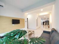 Queensway Homestay One 10Pax 3Rooms - B&B