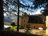 Château de Chauvac - Chambres et table d'hôtes avec vue sur la rivière - B&B Bassignac-le-Bas