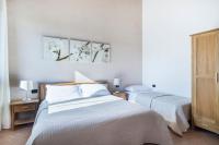 Habitación Triple con vistas al jardín