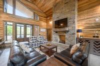 B&B Broken Bow - Fun & Inviting Modern Luxury 4br Retreat At Broken Bow Lake Features Hot Tub, Fire Pit, Playground And More Once In A Blue Moon By Boutiq - Bed and Breakfast Broken Bow
