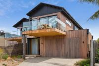 Riverside Luxe- Brand New, 50m to river, 3 bedroom, pizza oven! - B&B