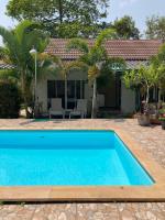B&B Rayong - Vacation House with tropical garden and private pool - Bed and Breakfast Rayong