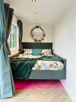 Hazells Lodge Farm Stay Sleeps 2 Undercover Hottub and Pool Table - B&B Galston
