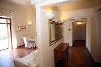 Apartment mit Balkon