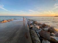 Barneville Plage appart spacieux avec balcon 150m de la mer - B&B Barneville-Carteret