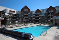 1BR in Lake Placid Lodge, Steps to Creekside Gondola, Shared Pool and Hot Tub, Lounge Access - B&B Whistler