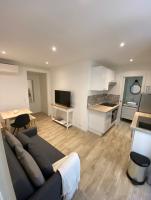 Le Coeur du Port de Golfe Juan - Parking - Clim - Wifi - Bed and Breakfast Vallauris