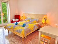 Apartment with Garden View