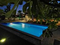 Apartment with pool Adria - B&B