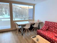 Charmant T2 cabine, rénové, 6 couchages, à 20m des pistes, parking privé – Vars Les Claux - Chambres d'hôtes Vars