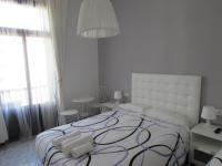 Habitación Doble con baño privado y balcón